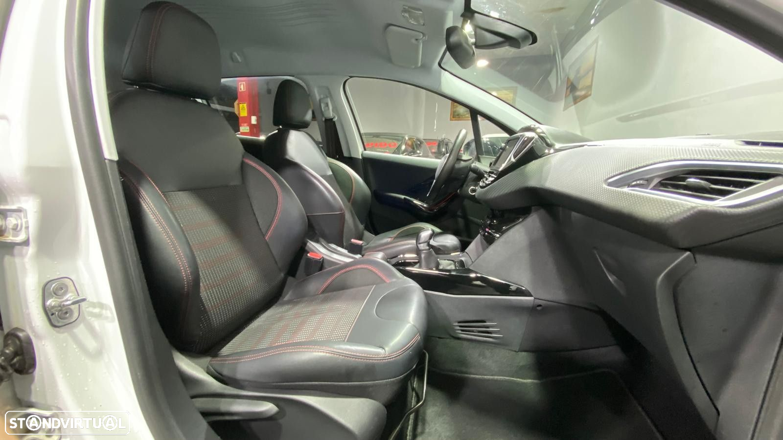 Peugeot 2008 1.2 PureTech GT Line - 11
