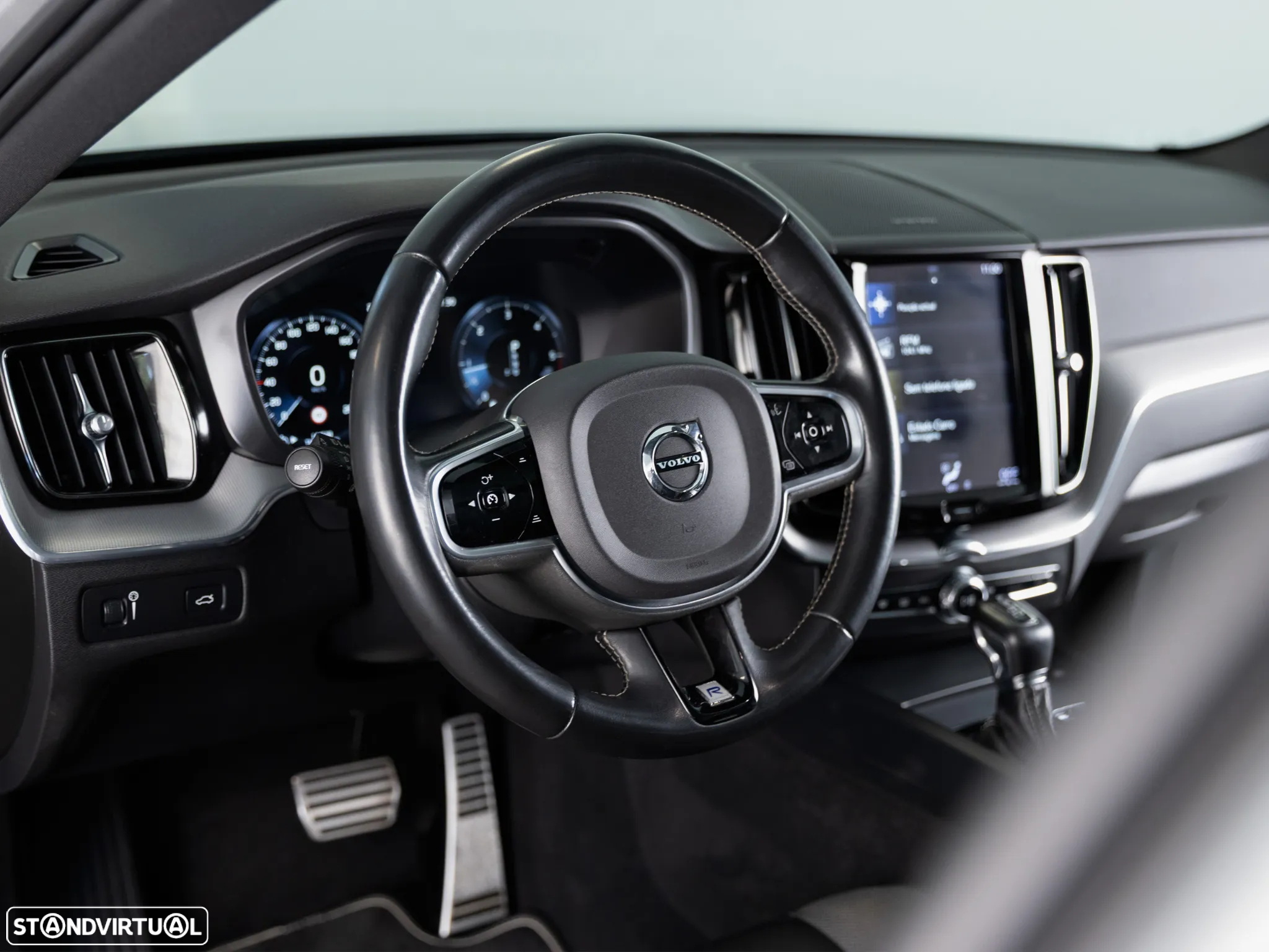 Volvo XC 60 2.0 D4 R-Design Geartronic - 27