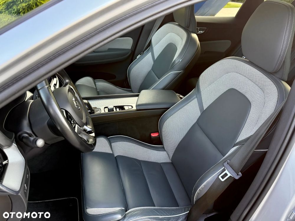 Volvo XC 60 B4 D AWD Geartronic RDesign - 32