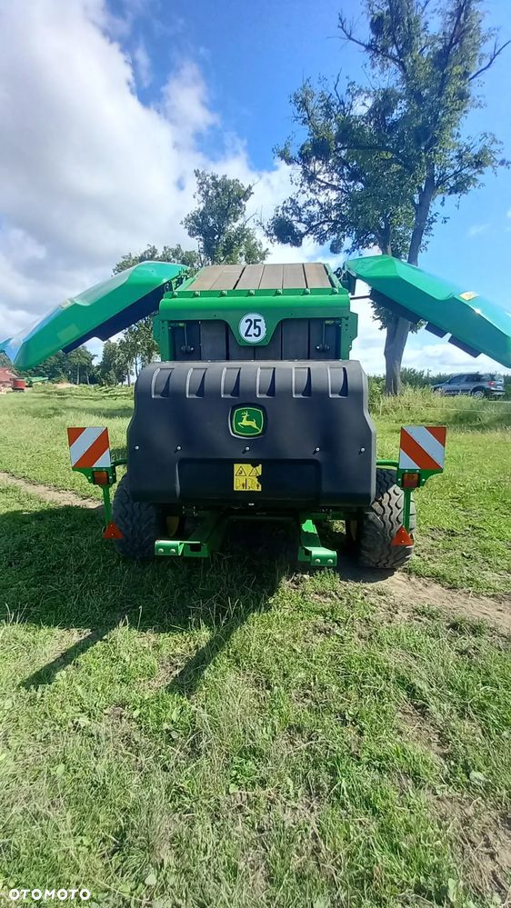 John Deere V451M - 8