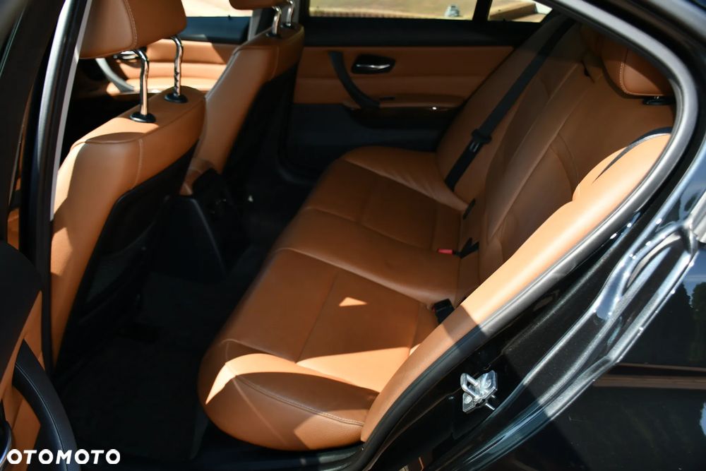 BMW Seria 3 320i - 6