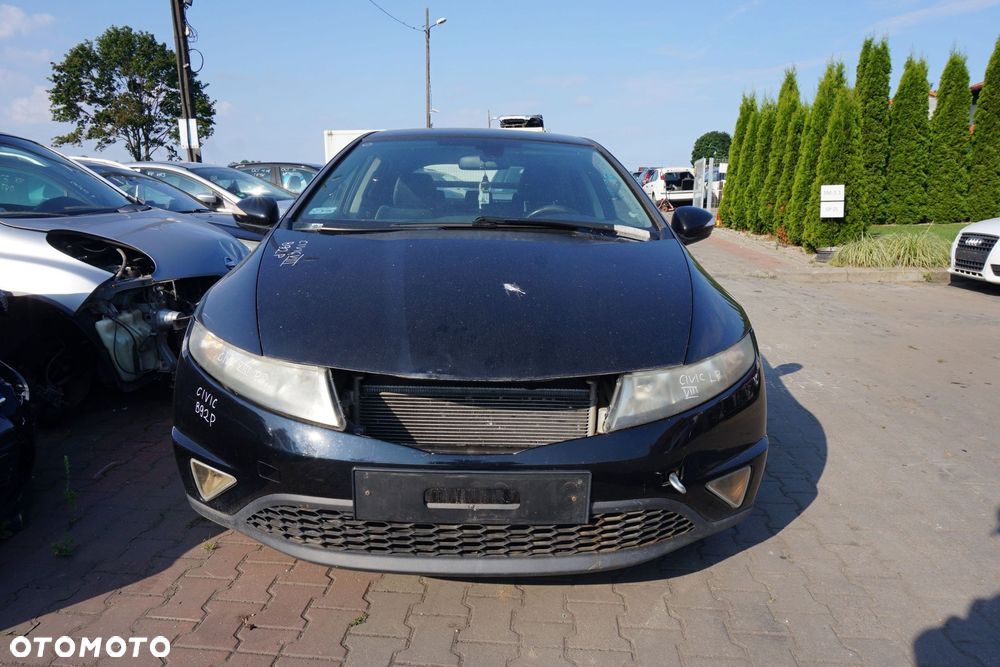 HONDA CIVIC VIII 5D HB 2006 B92P 1.4 16V L13A7 83KM SPLM CZARNY na części - 8