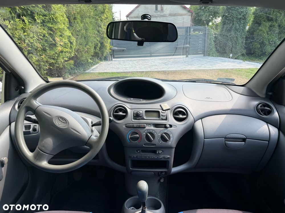 Toyota Yaris 1.0 Base - 10