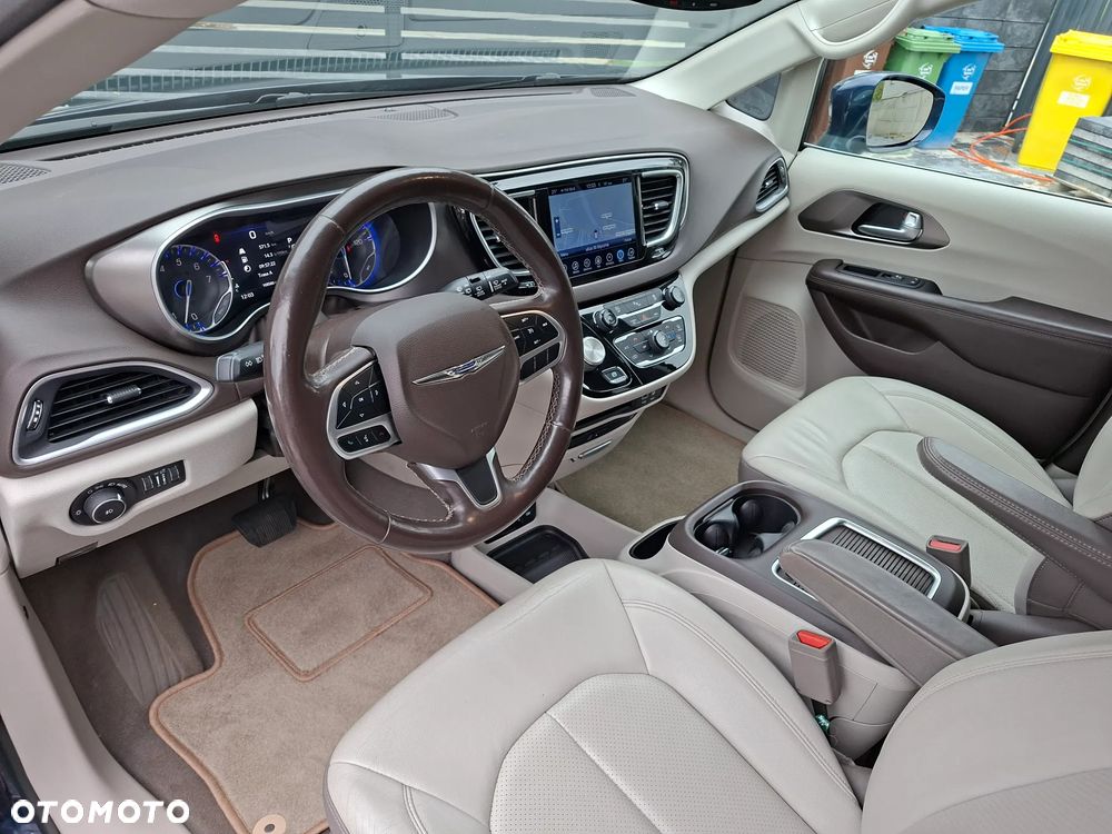 Chrysler Pacifica - 11