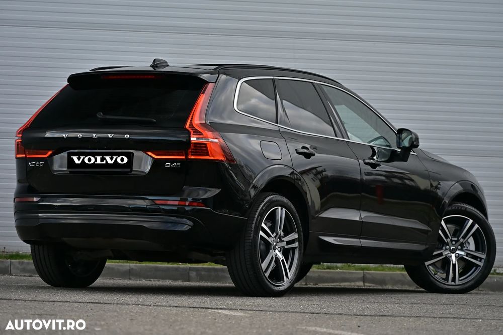Volvo XC 60 B4 MHEV AT AWD Ultimate Dark - 4