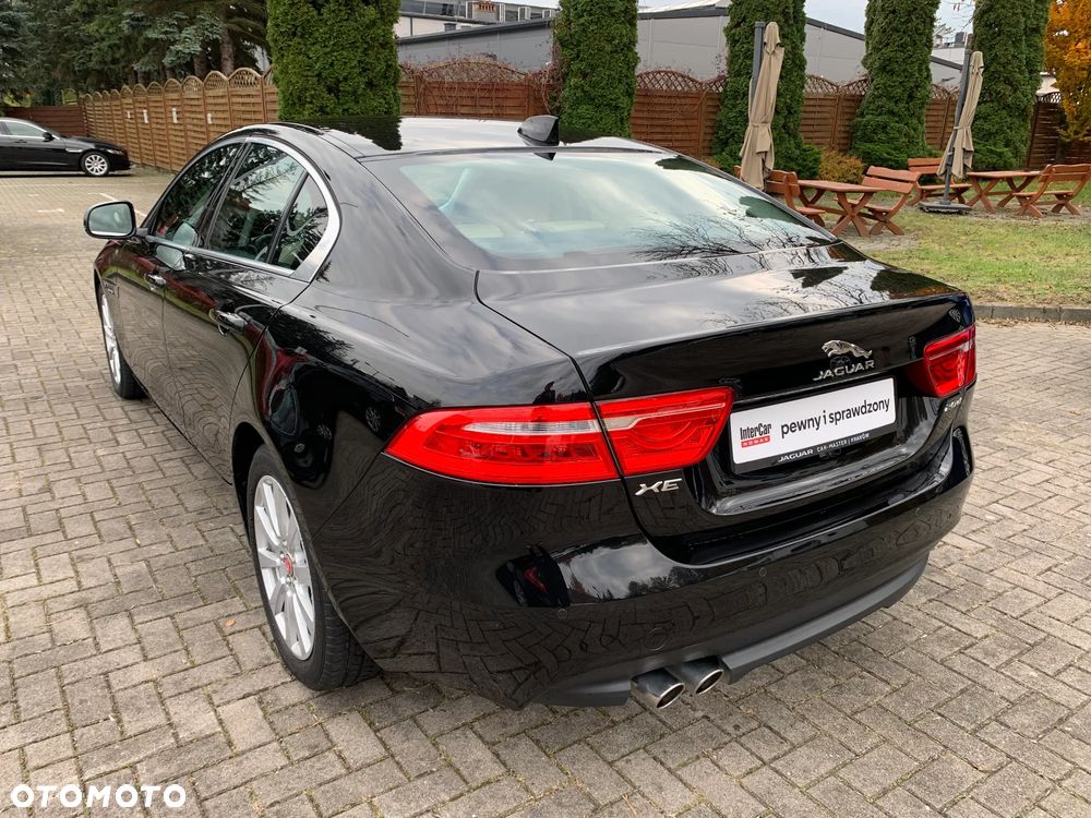 Jaguar XE 2.0 D Prestige - 7