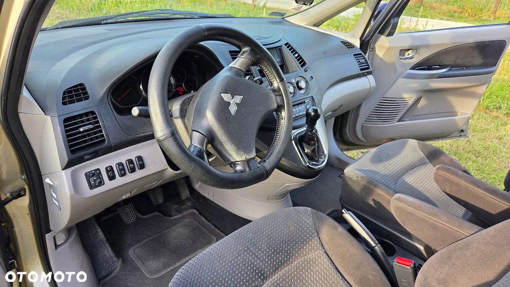 Mitsubishi Grandis 2.0 DID Intense - 23