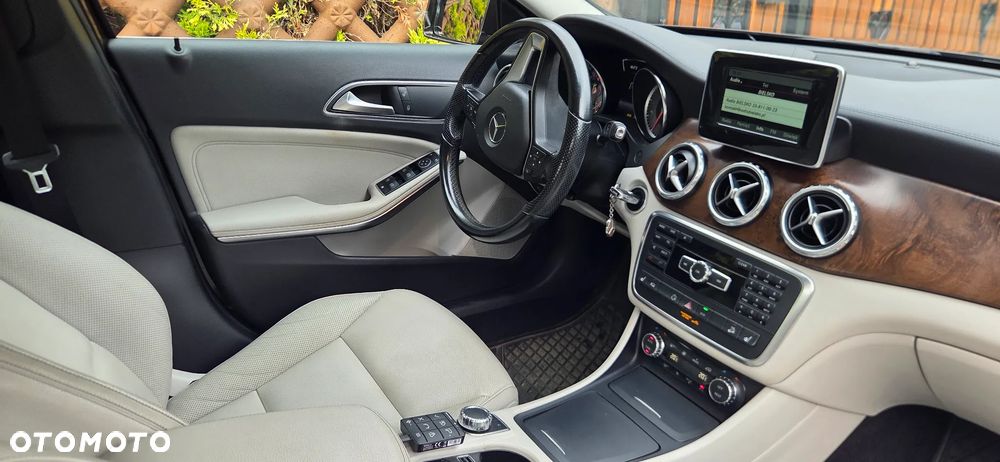 Mercedes-Benz GLA 250 4-Matic - 10