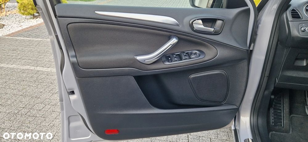 Ford S-Max - 12