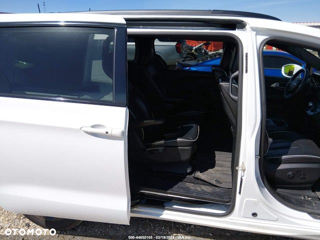 Chrysler Pacifica - 7