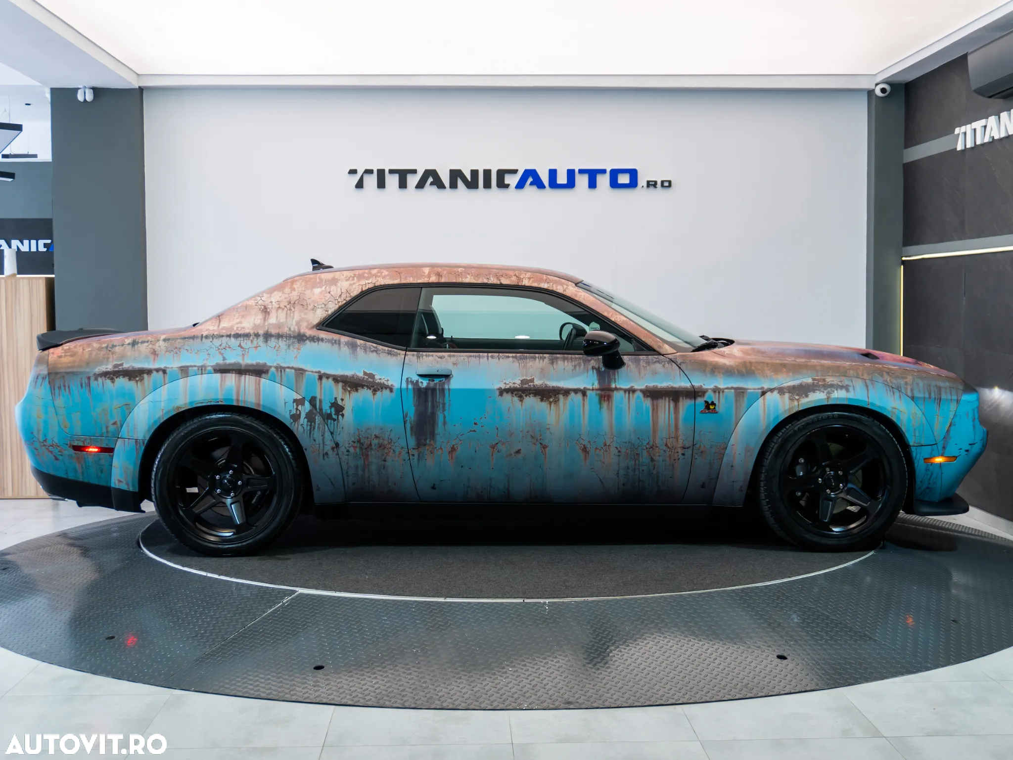 Dodge Challenger - 10
