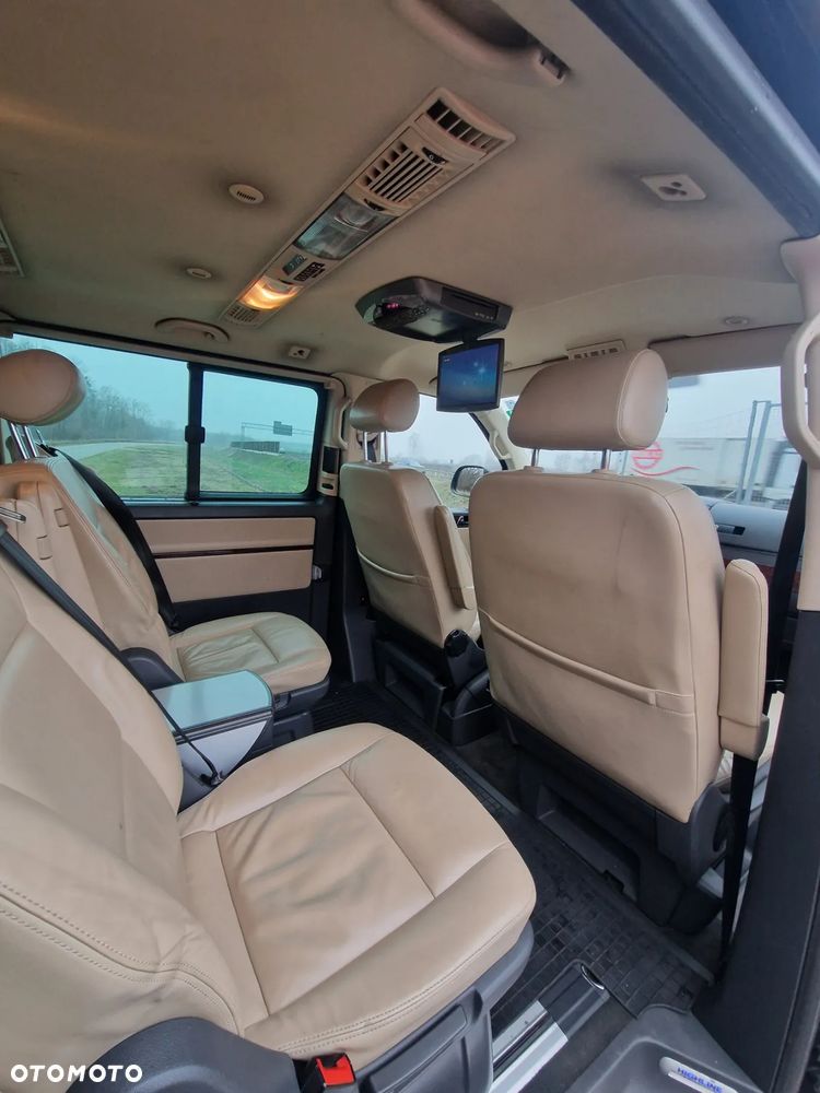Volkswagen Multivan - 12