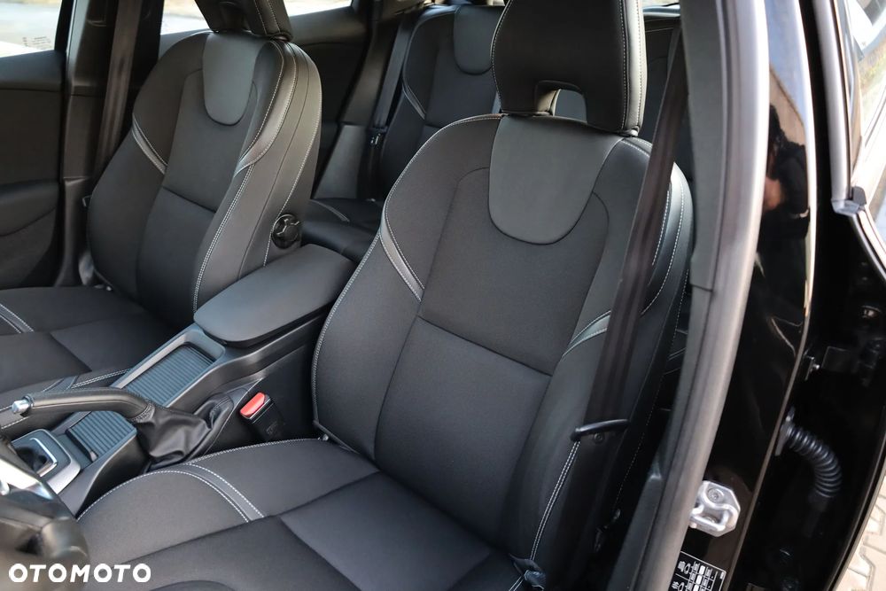 Volvo V40 T2 Linje Svart - 22