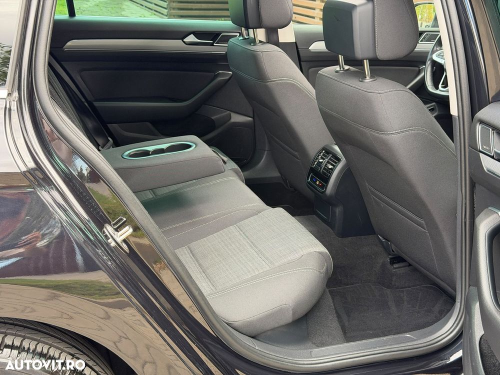 Volkswagen Passat - 12