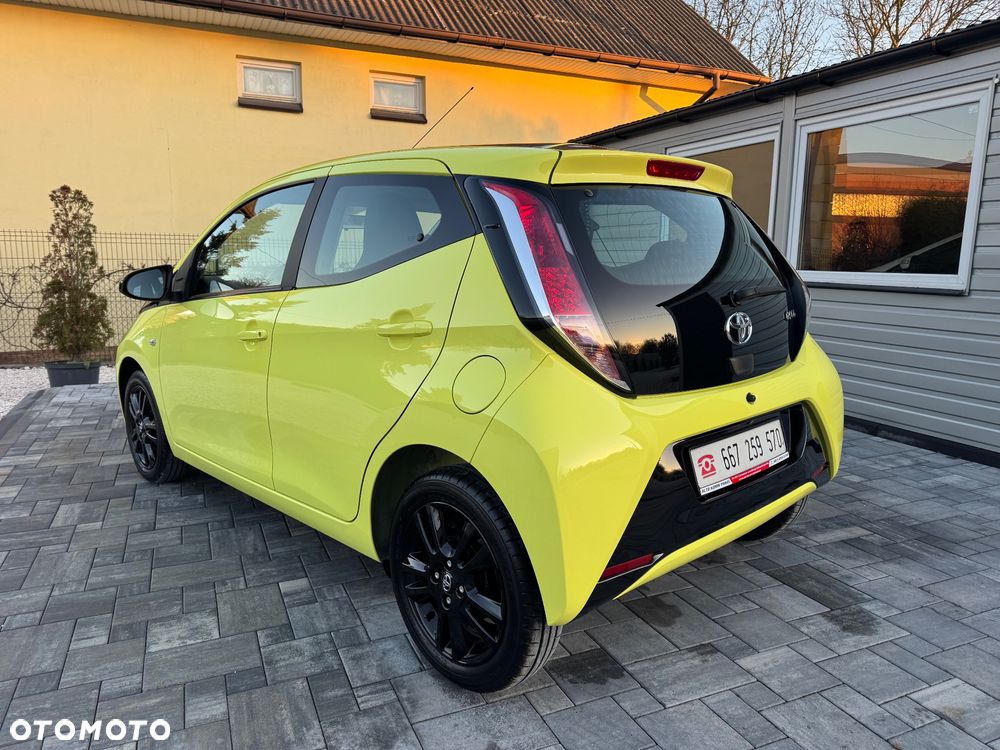 Toyota Aygo x mit x-business Paket - 11