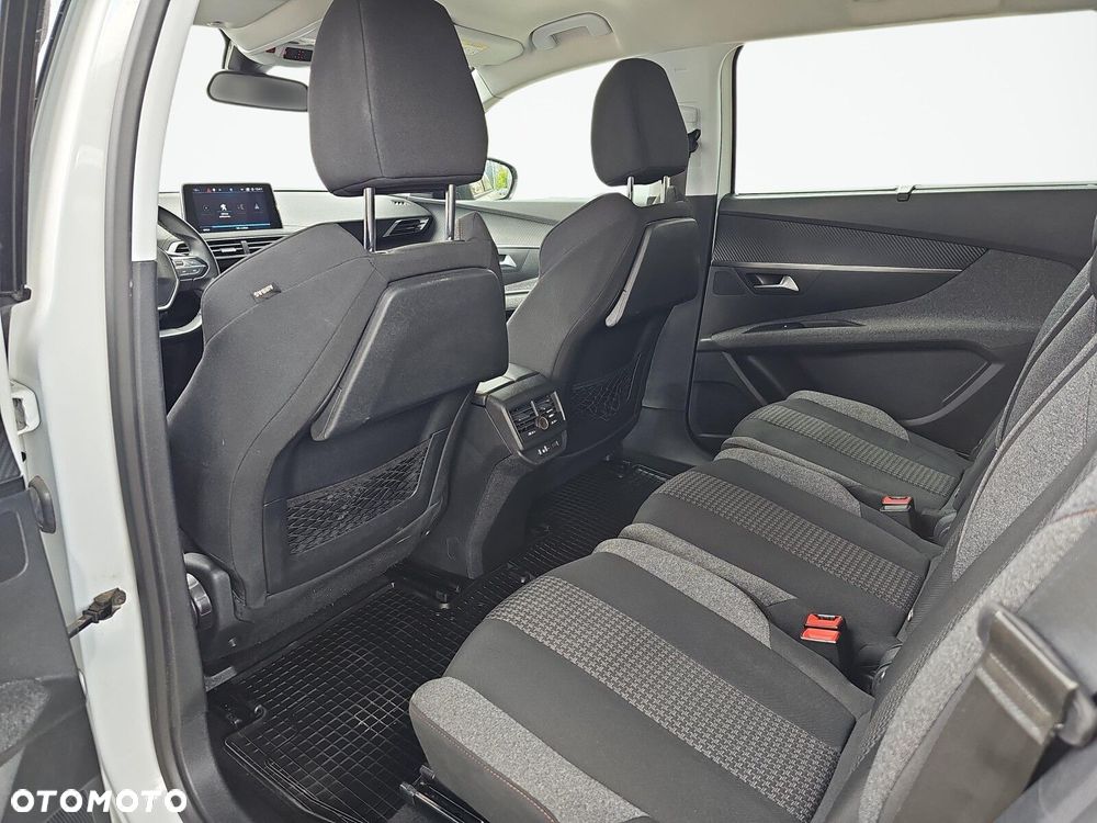 Peugeot 5008 - 32