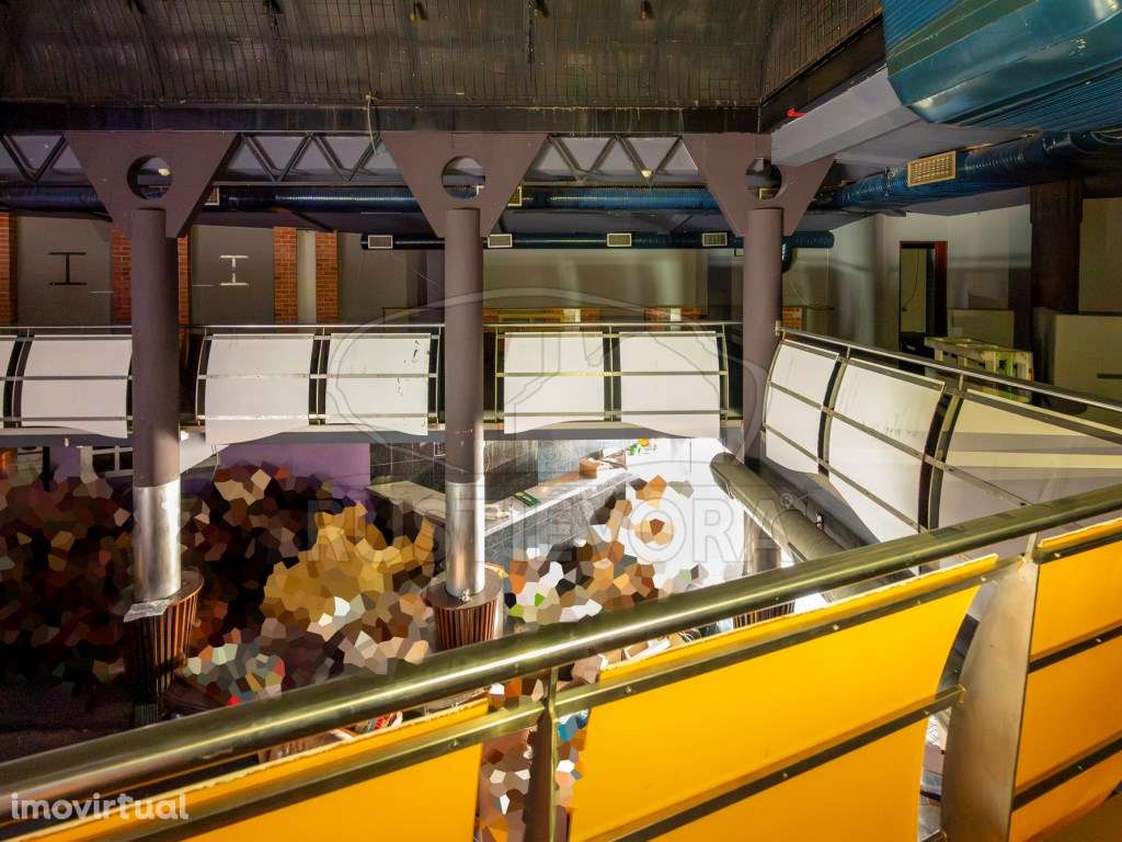 Edificio comercial, antiga Discoteca - Grande imagem: 2/22