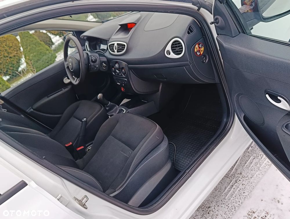 Renault Clio 1.2 16V 75 Yahoo - 15