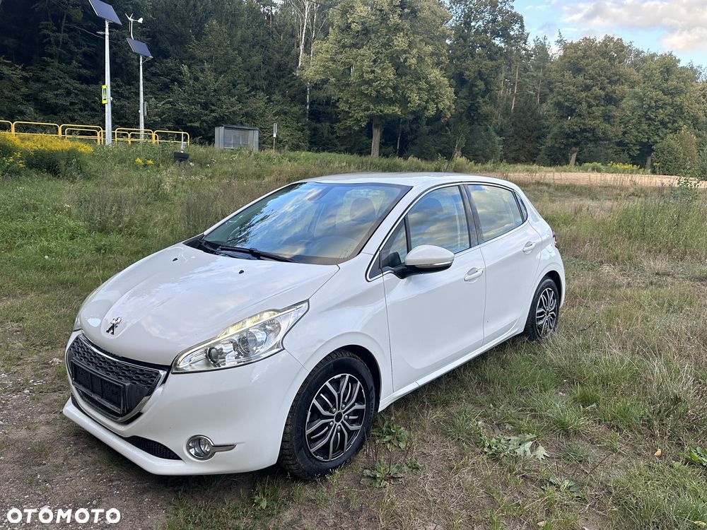 Peugeot 208 2012 photo 3
