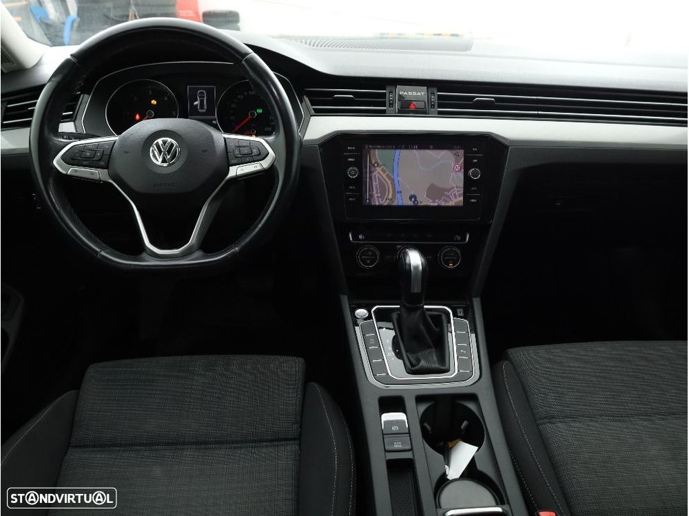 VW Passat Variant 1.6 TDI Business DSG - 18