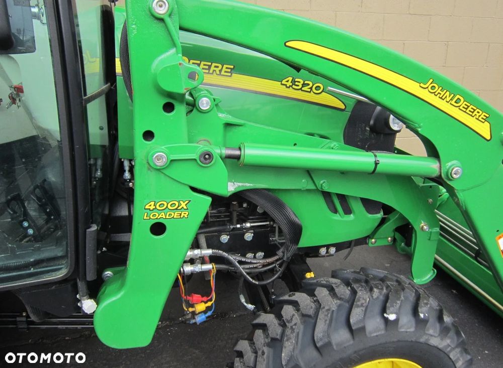 John Deere 4320 - 8