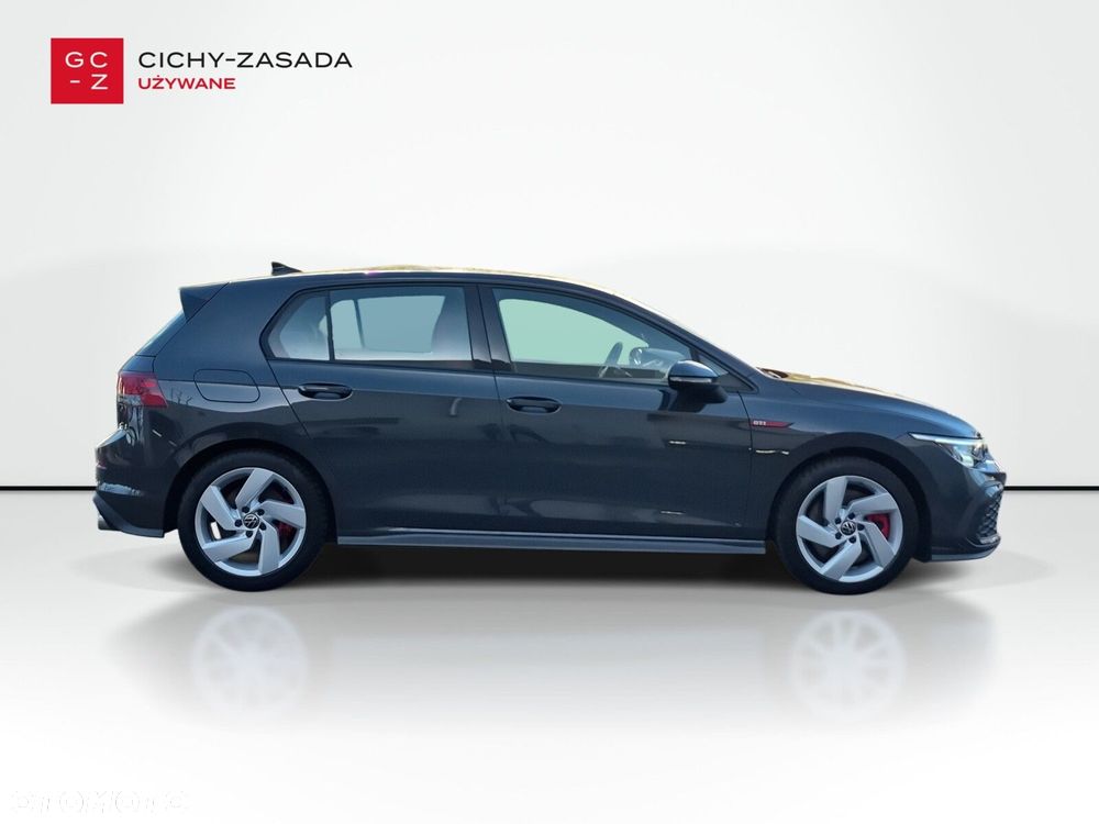 Volkswagen Golf - 6