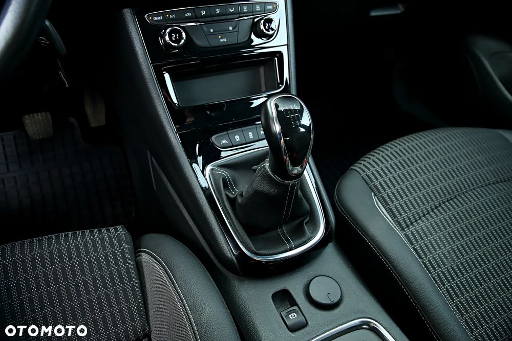 Opel Astra V 1.2 T Elegance S&S - 29