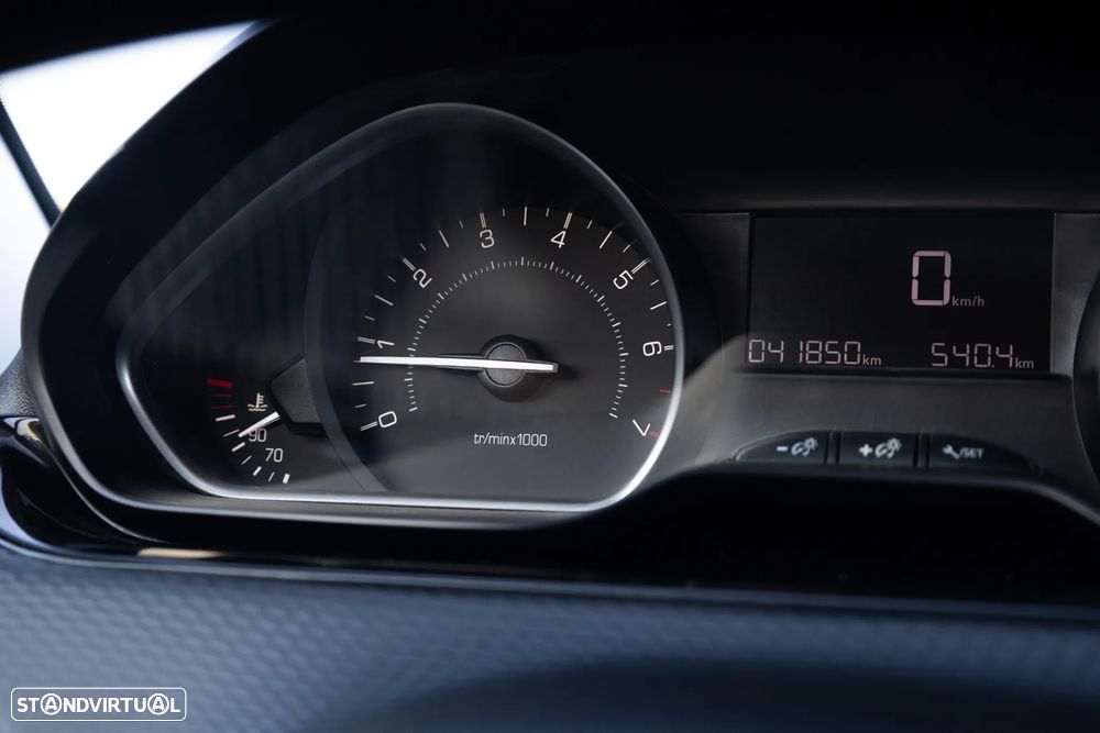 Peugeot 208 1.2 PureTech Allure - 17