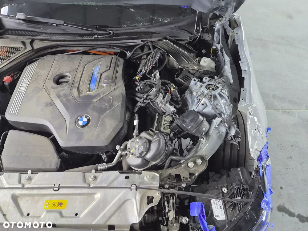 BMW Seria 3 330e xDrive M Sport - 10