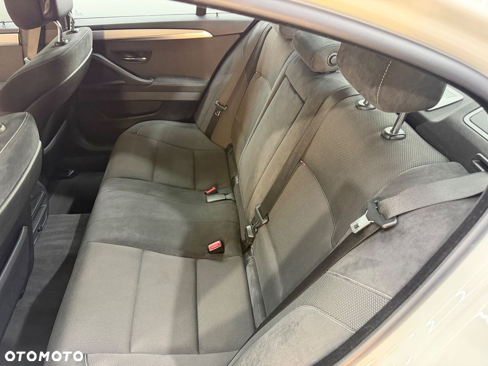BMW Seria 5 520d - 24