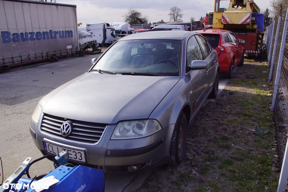 Auto na części - Volkswagen Passat B5 Lift 1.9 TDI 131 KM AVF FRK LD7W 2003R Silnik Skrzynia Drzwi Maska Błotnik Klapa Zderzak Lusterko Lampa Klamka Szyba Deska Kokpit Sterownik Moduł Czujnik Licznik Panel Kierownica - 6