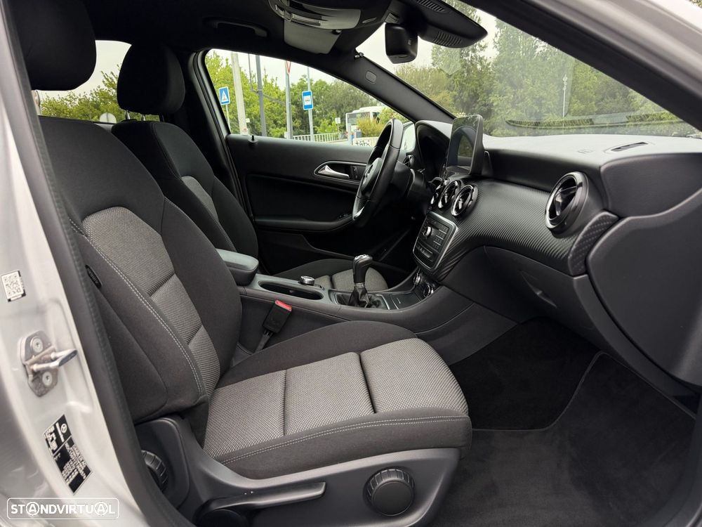 Mercedes-Benz GLA 180 d Style - 41
