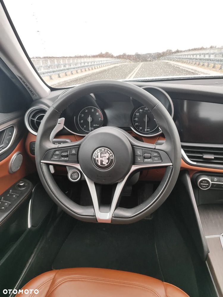 Alfa Romeo Giulia 2.0 Turbo 16V AT8-Q4 Ti - 12