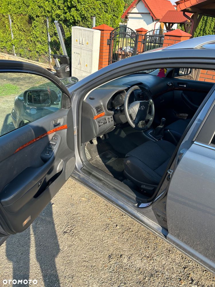 Toyota Avensis - 6