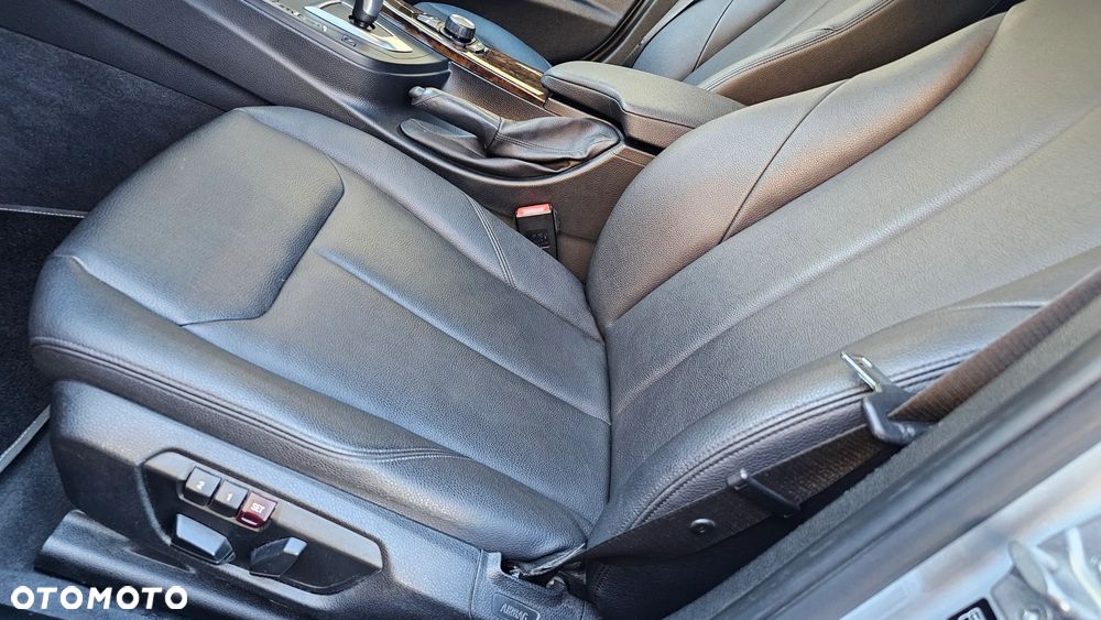 BMW Seria 3 328i xDrive Sport-Aut Sport Line - 35