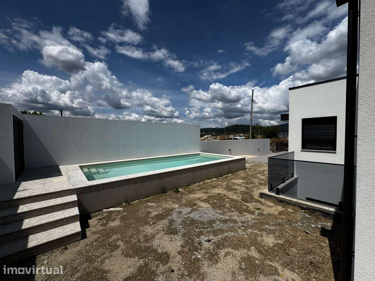 Moradia Geminada T3  com piscina - Aldão, Guimarães - Grande imagem: 4/36
