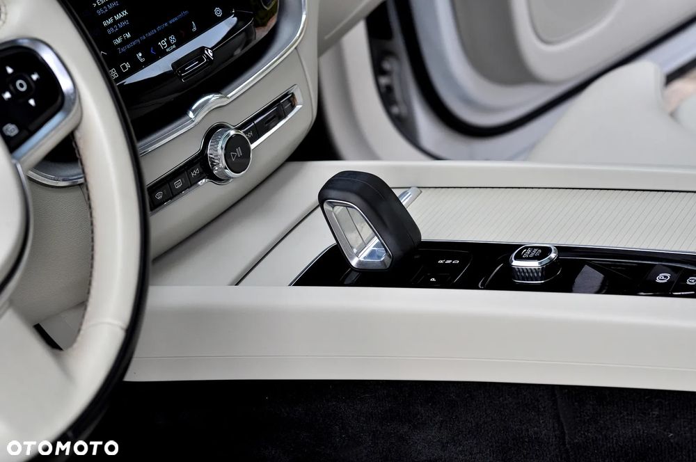 Volvo XC 60 T6 AWD Recharge Geartronic Inscription - 32