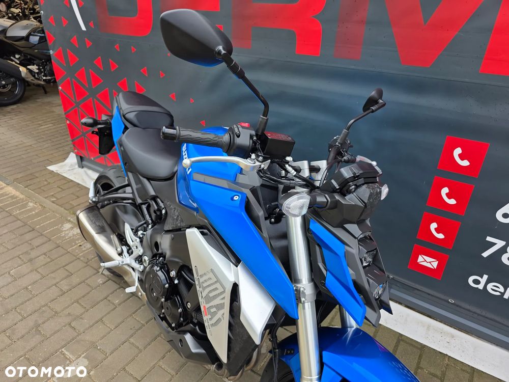 Suzuki GSX - 26