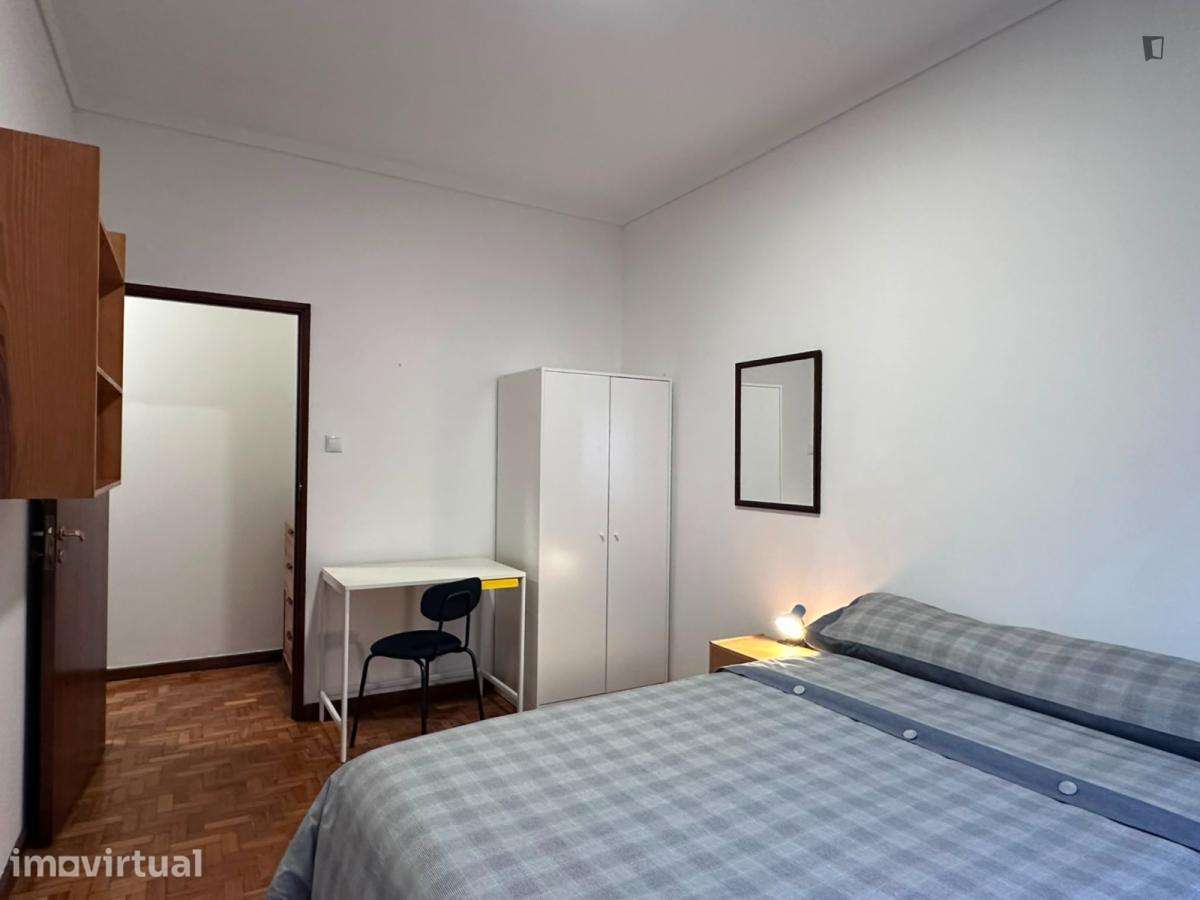 Quarto - localizado em Santo Ildefonso Porto - Grande imagem: 3/25
