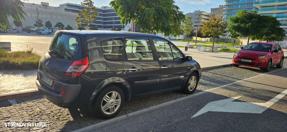 Renault Grand Scénic - 1