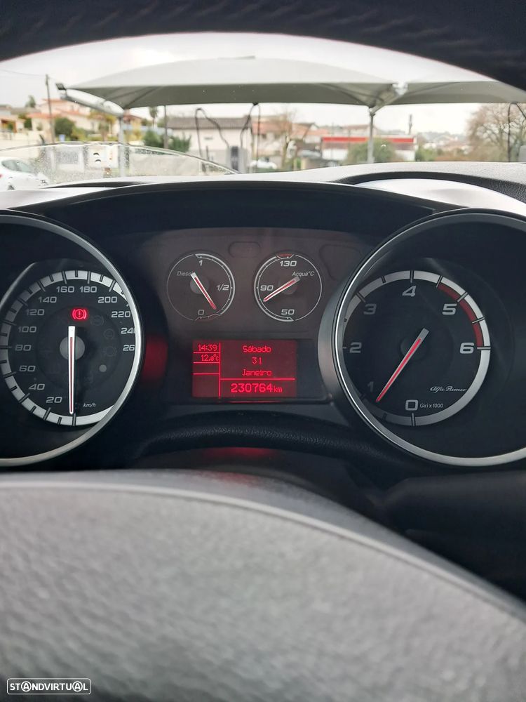 Alfa Romeo Giulietta 1.6 JTDM Distinctive - 8