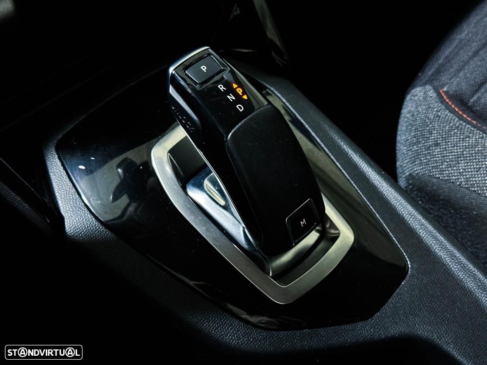 Peugeot 2008 1.2 PureTech Allure EAT8 - 28