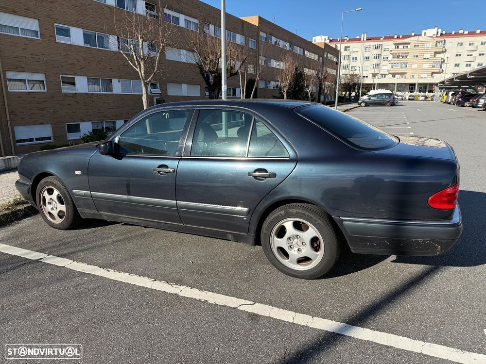 Mercedes-Benz E 300 - 4