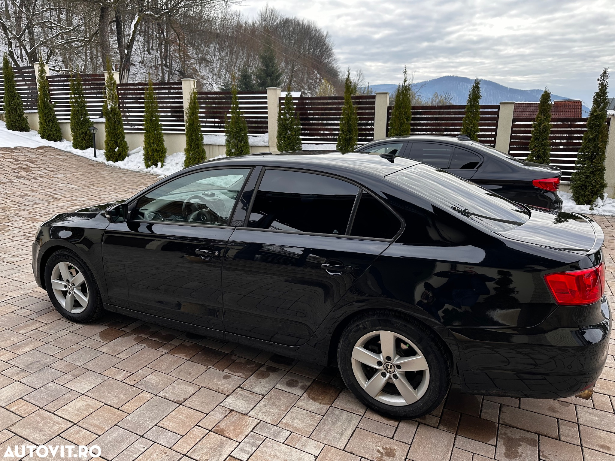 Volkswagen Jetta 2.0 TDI DSG Comfortline - 4