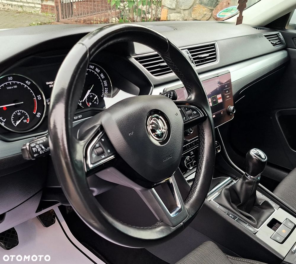 Skoda Superb 2.0 TDI Premium Edition - 26