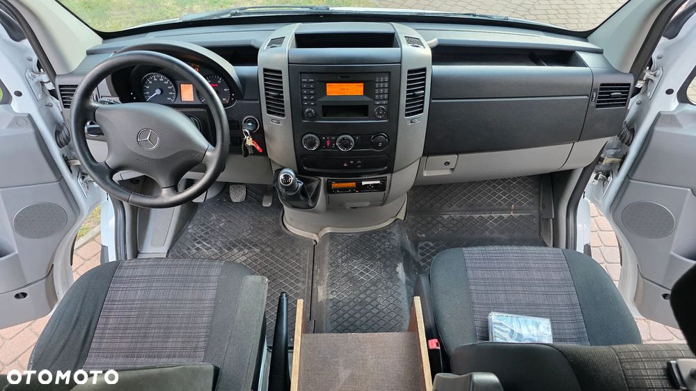Mercedes-Benz Sprinter - 24