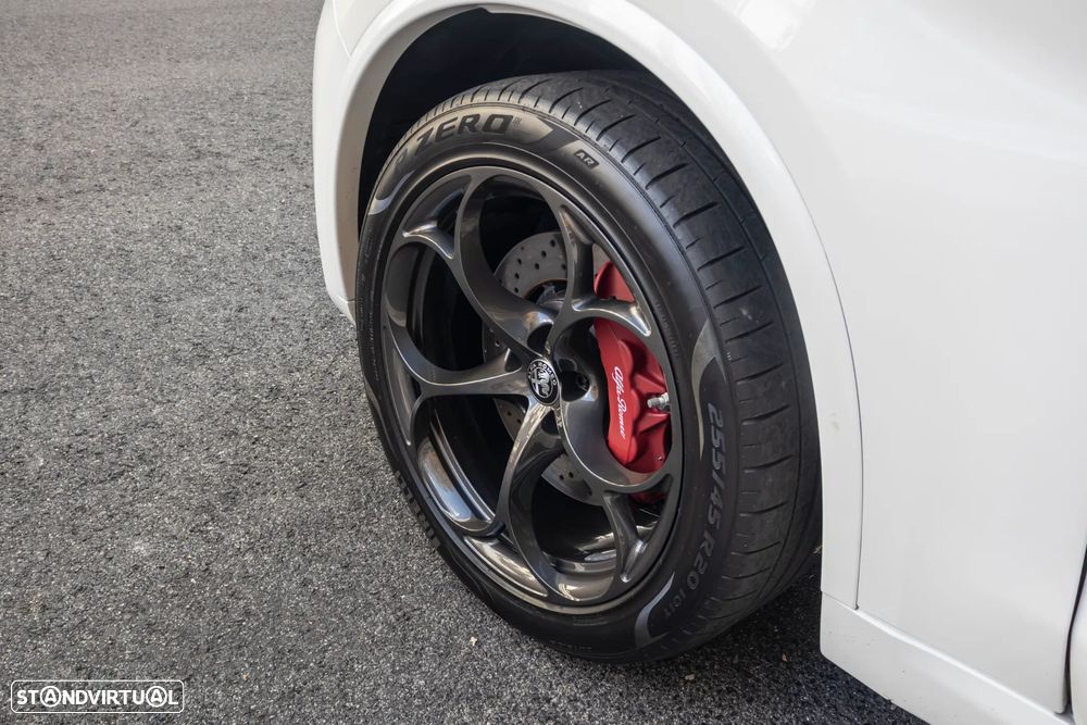Alfa Romeo Stelvio 2.9 T Quadrifoglio Q4 — fotografia 4