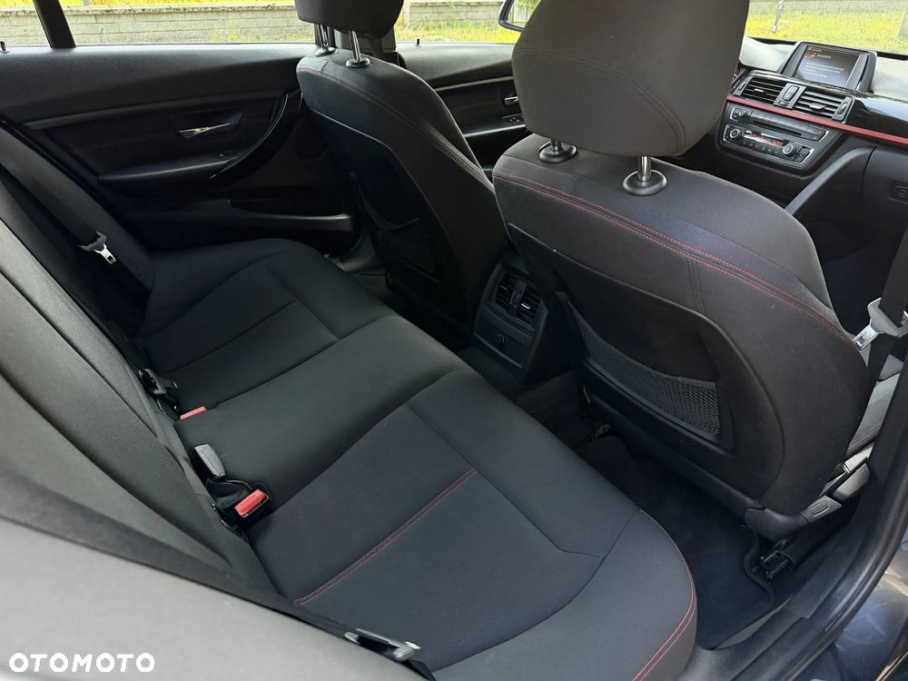 BMW Seria 3 320i Sport Line - 12
