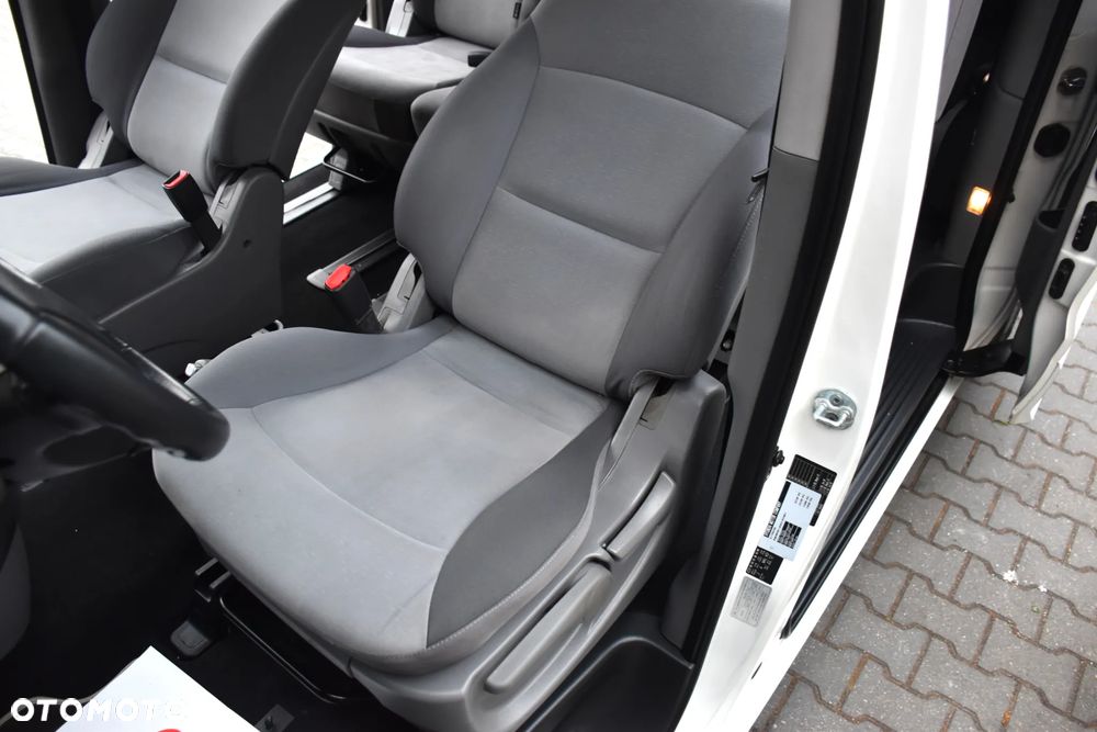 Hyundai H-1 2.5 CRDi Travel Comfort - 13