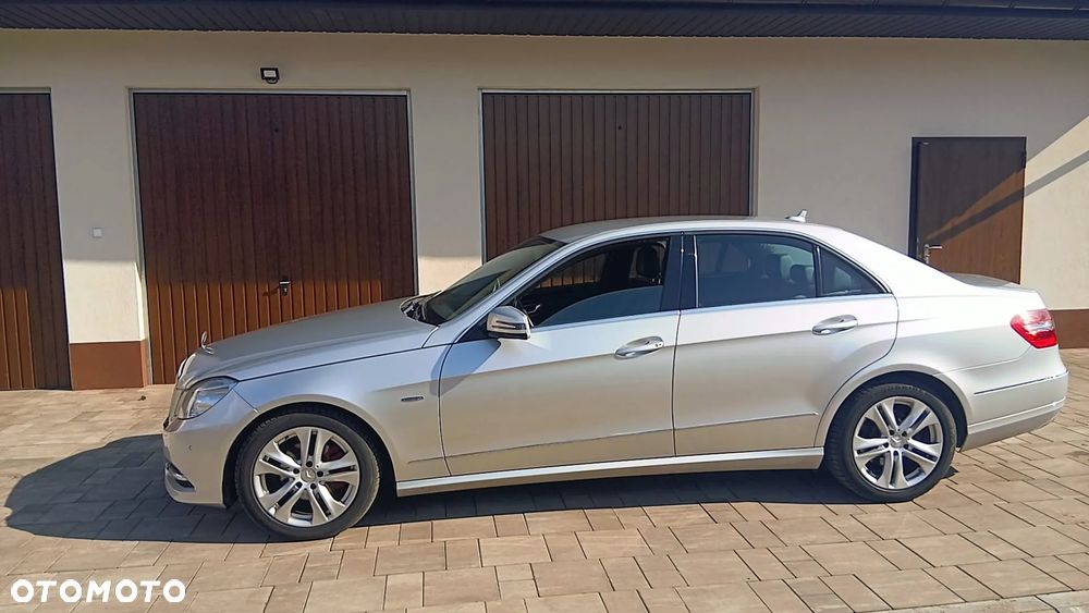 Mercedes-Benz Klasa E 200 CDI DPF BlueEFFICIENCY 7G-TRONIC Avantgarde - 2